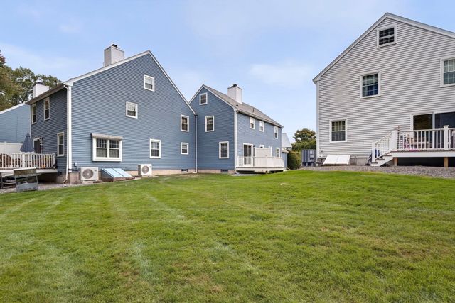 18 Fairway Cir 18, Natick, MA 01760