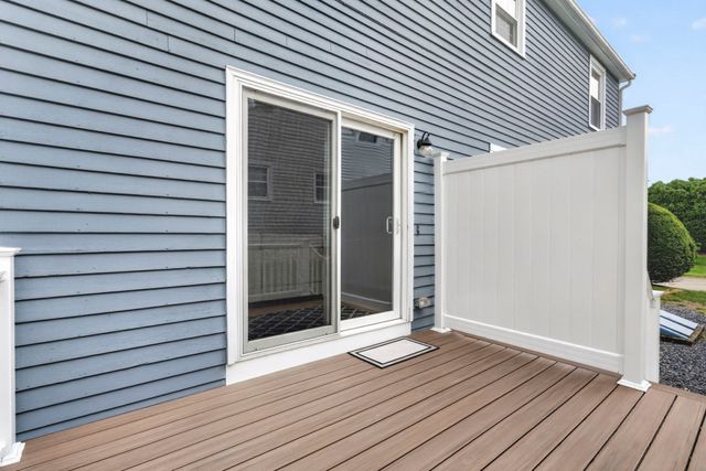 18 Fairway Cir 18, Natick, MA 01760