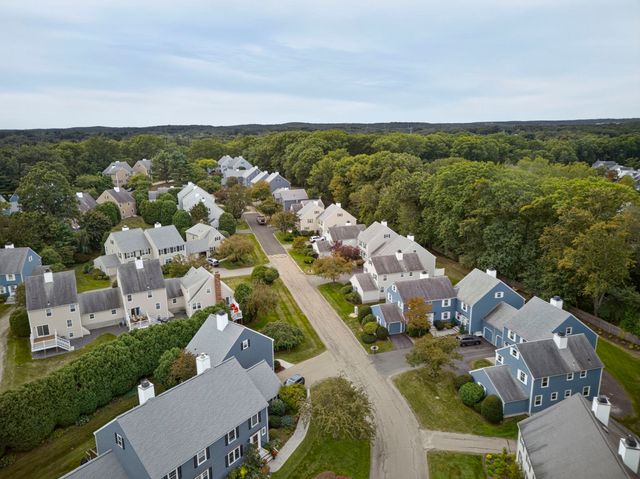 18 Fairway Cir 18, Natick, MA 01760