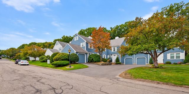 18 Fairway Cir 18, Natick, MA 01760