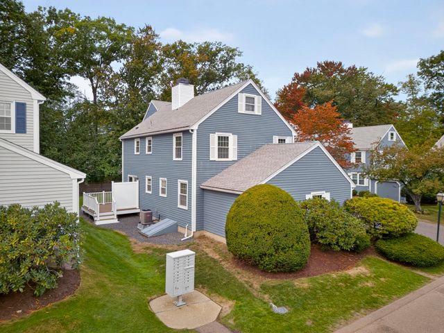 18 Fairway Cir 18, Natick, MA 01760
