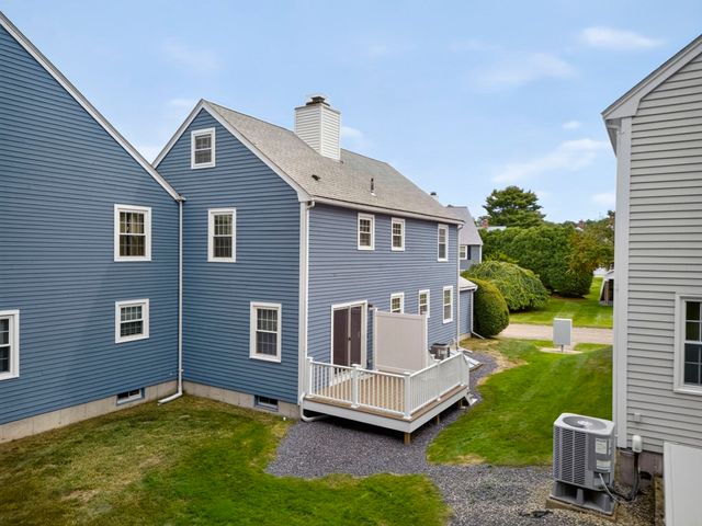 18 Fairway Cir 18, Natick, MA 01760