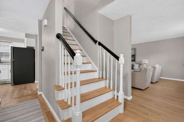 18 Fairway Cir 18, Natick, MA 01760