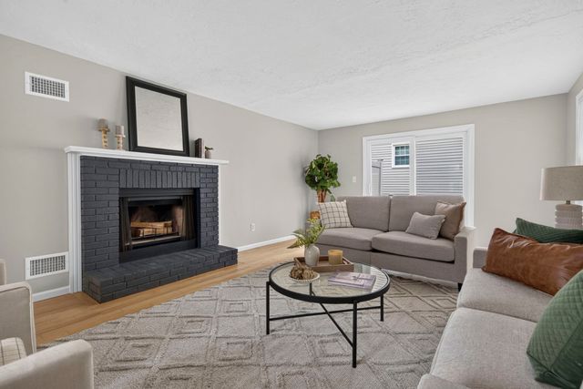 18 Fairway Cir 18, Natick, MA 01760