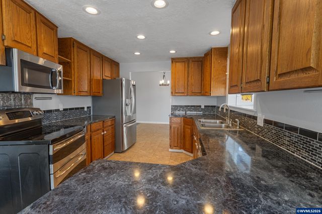 545 NE Overlook Wy, Sublimity, OR 97385