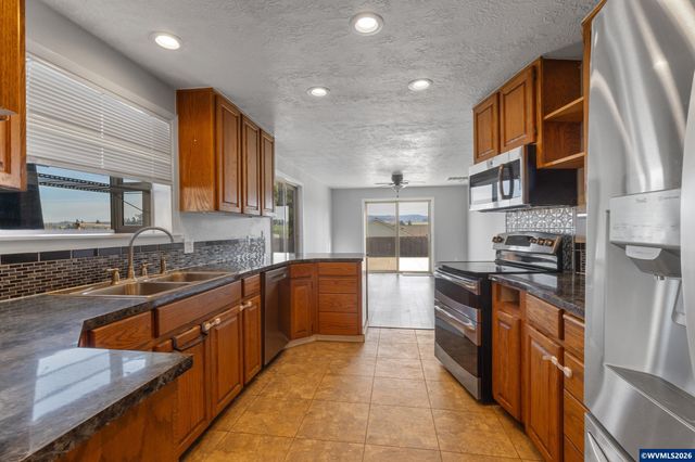 545 NE Overlook Wy, Sublimity, OR 97385