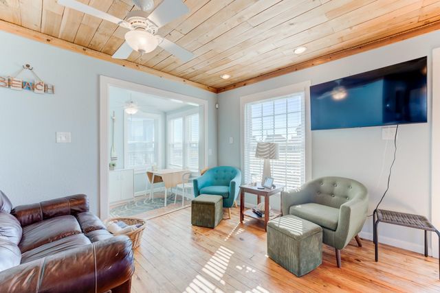 4211 Surf Drive, Galveston, TX 77554