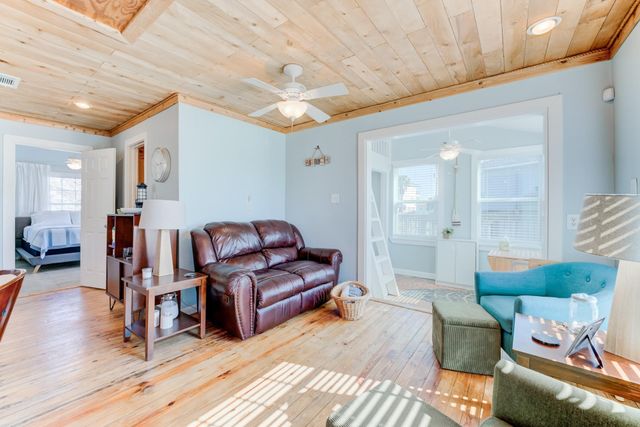 4211 Surf Drive, Galveston, TX 77554