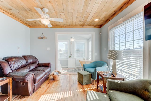 4211 Surf Drive, Galveston, TX 77554