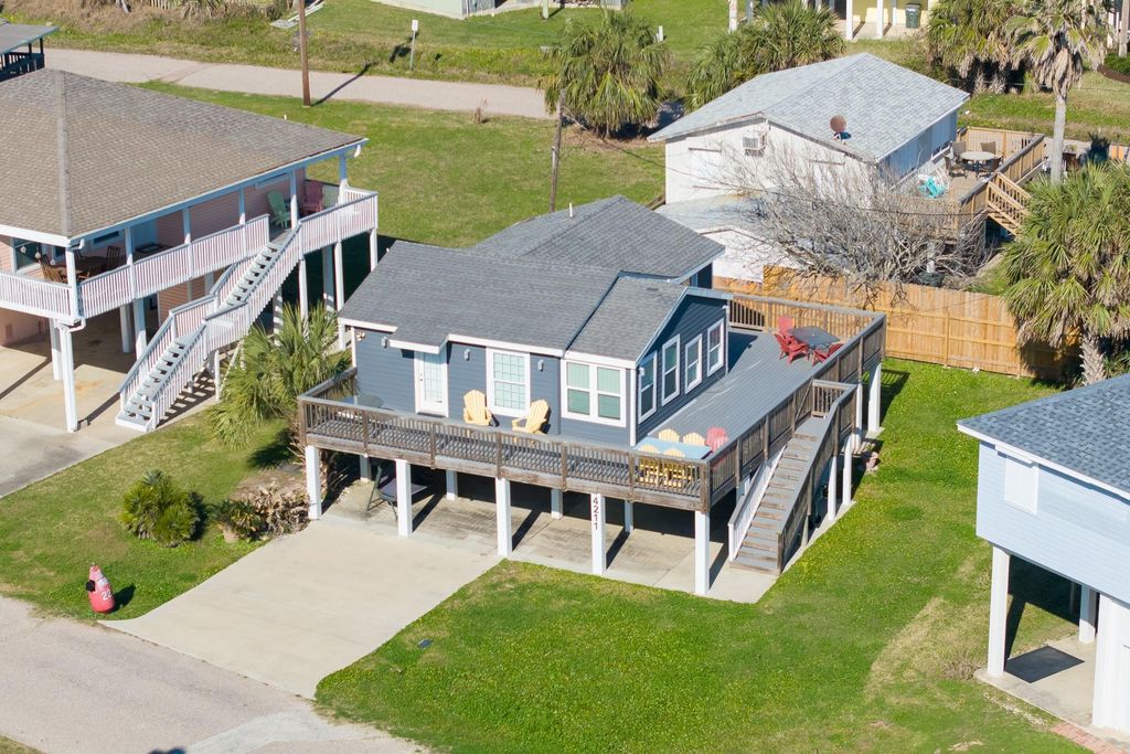 4211 Surf Drive, Galveston, TX 77554