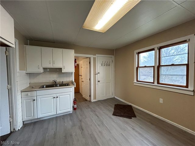3448 E 69th Street UP, Cleveland, OH 44127