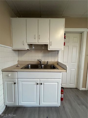 3448 E 69th Street UP, Cleveland, OH 44127