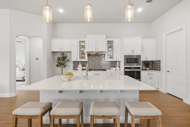 216 Gulfton ST, Lakeway, TX 78738