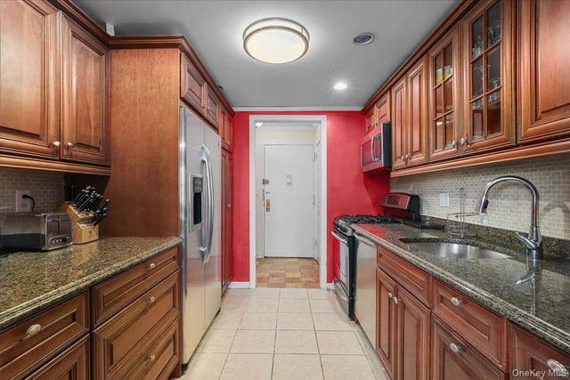 200 Diplomat Drive 8N, Mount Kisco, NY 10549