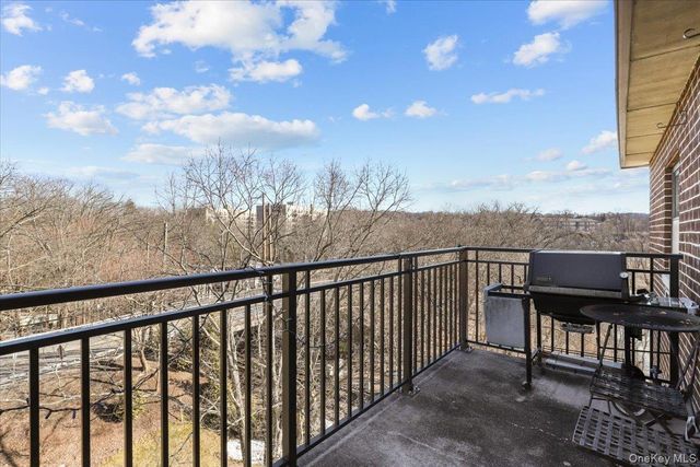 200 Diplomat Drive 8N, Mount Kisco, NY 10549