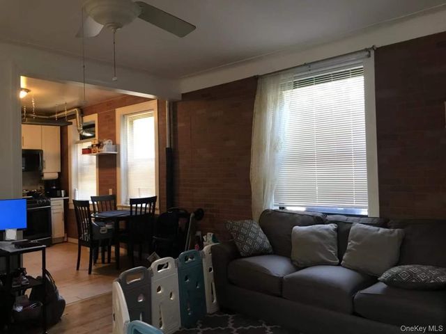 61-40 Saunders Street C5, Rego Park, NY 11374