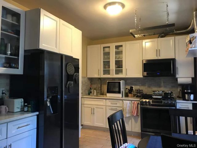 61-40 Saunders Street C5, Rego Park, NY 11374