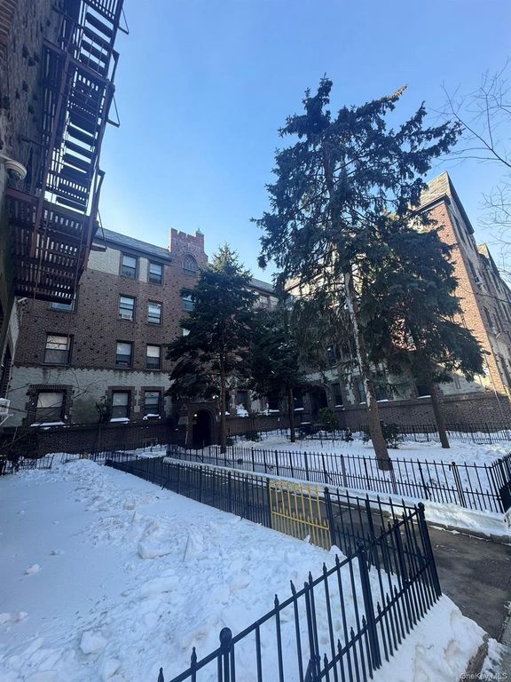 61-40 Saunders Street C5, Rego Park, NY 11374