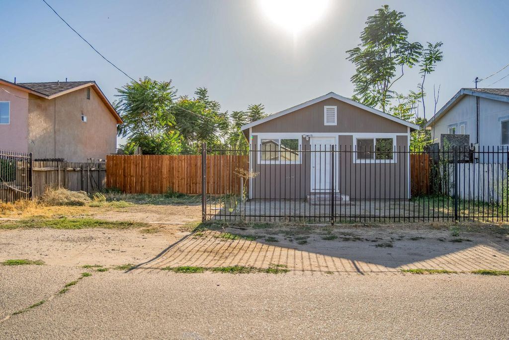 1415 Avondale Ave, Modesto, CA 95358