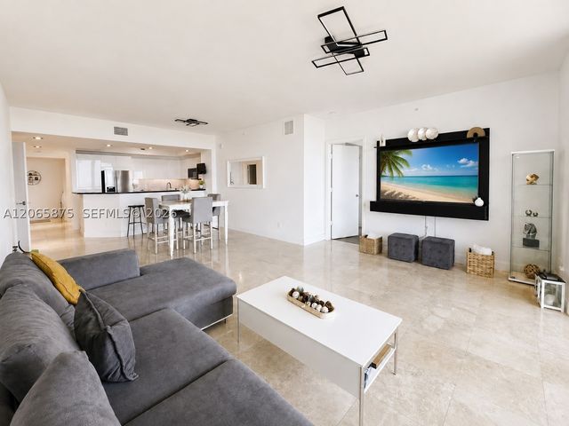 14951 Royal Oaks Ln 1501, North Miami, FL 33181