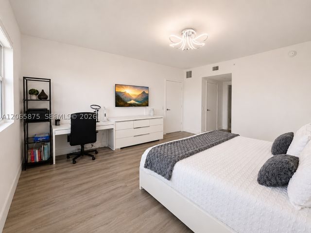 14951 Royal Oaks Ln 1501, North Miami, FL 33181