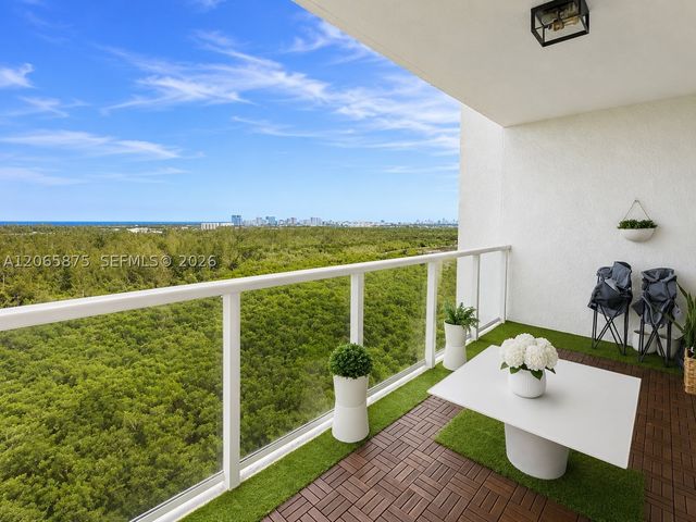 14951 Royal Oaks Ln 1501, North Miami, FL 33181