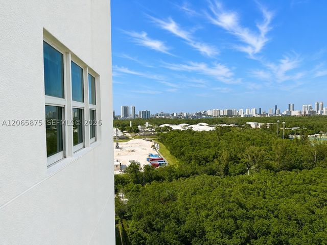 14951 Royal Oaks Ln 1501, North Miami, FL 33181