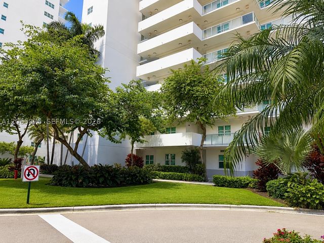 14951 Royal Oaks Ln 1501, North Miami, FL 33181