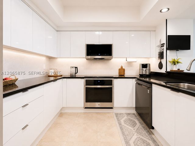14951 Royal Oaks Ln 1501, North Miami, FL 33181