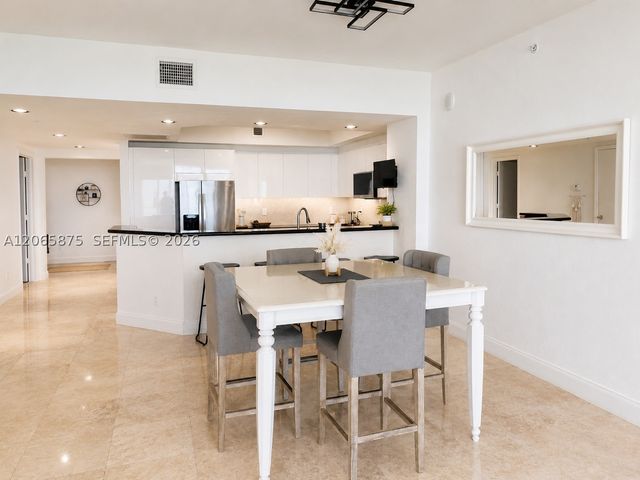 14951 Royal Oaks Ln 1501, North Miami, FL 33181
