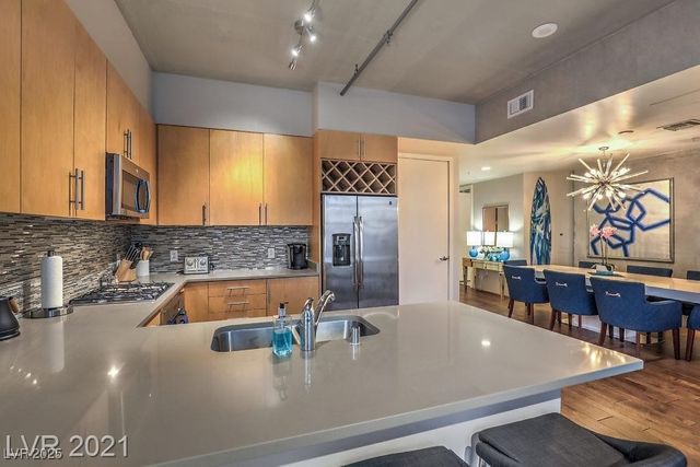 353 East Bonneville Avenue 1002, Las Vegas, NV 89101