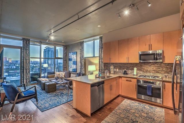 353 East Bonneville Avenue 1002, Las Vegas, NV 89101