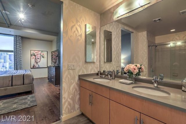 353 East Bonneville Avenue 1002, Las Vegas, NV 89101