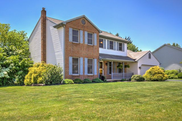 2 MOCKINGBIRD DR, Denver, PA 17517