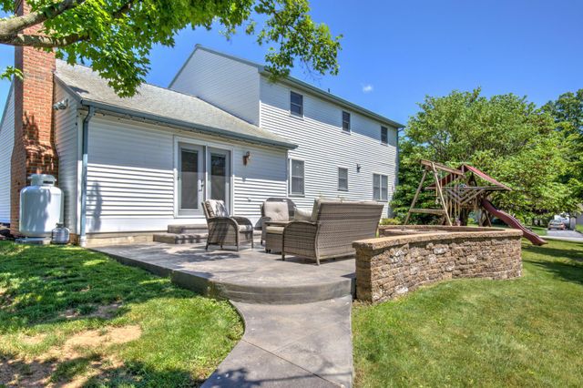 2 MOCKINGBIRD DR, Denver, PA 17517