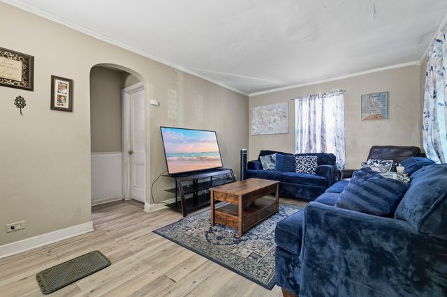 10152 S Bensley Avenue, Chicago, IL 60617