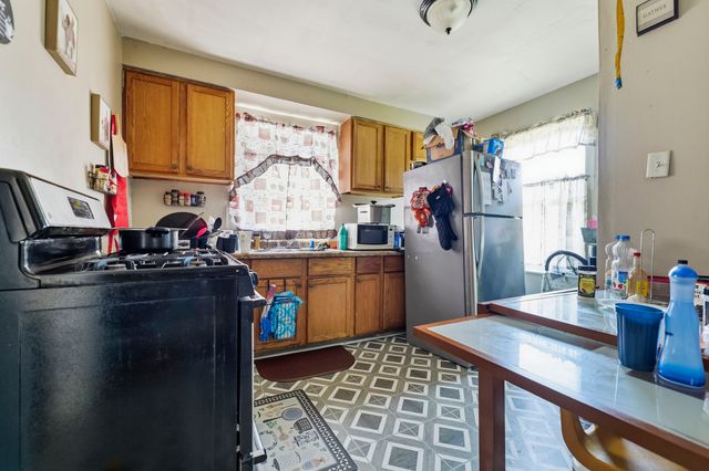 10152 S Bensley Avenue, Chicago, IL 60617