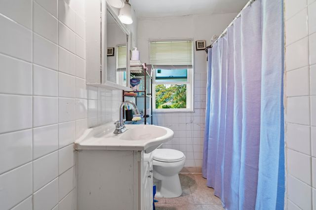 10152 S Bensley Avenue, Chicago, IL 60617