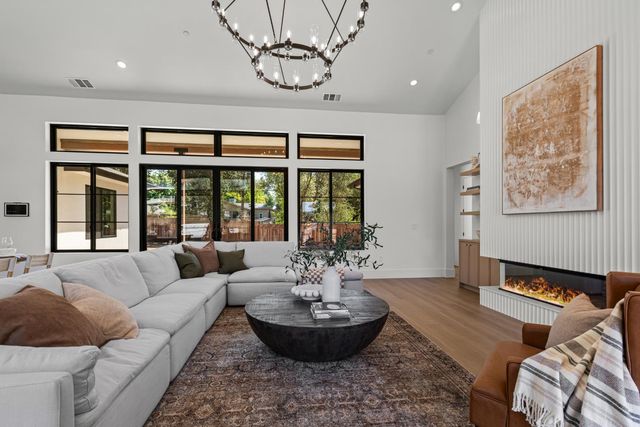 5556 Fetz Ln, Fair Oaks, CA 95628