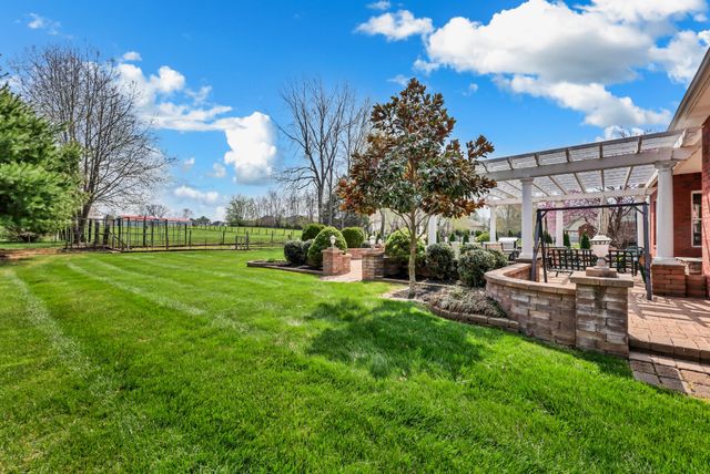 3266 Quincy Ln, Clarksville, TN 37043