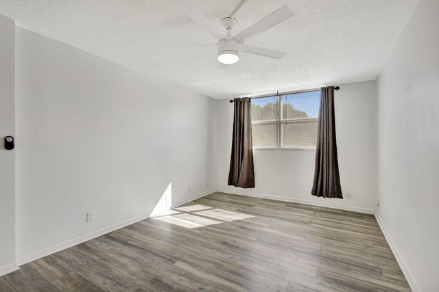 500 Executive Center Drive 3-j, West Palm Beach, FL 33401