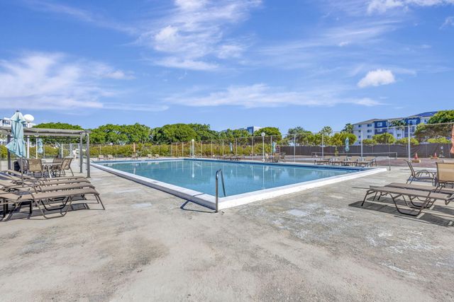 500 Executive Center Drive 3-j, West Palm Beach, FL 33401