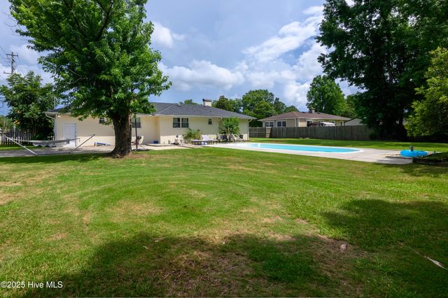 813 Henderson Drive, Jacksonville, NC 28540