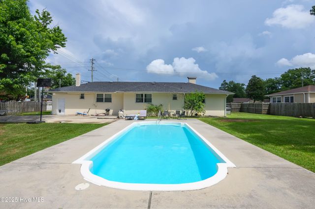 813 Henderson Drive, Jacksonville, NC 28540