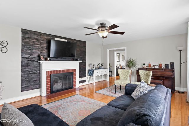 813 Henderson Drive, Jacksonville, NC 28540