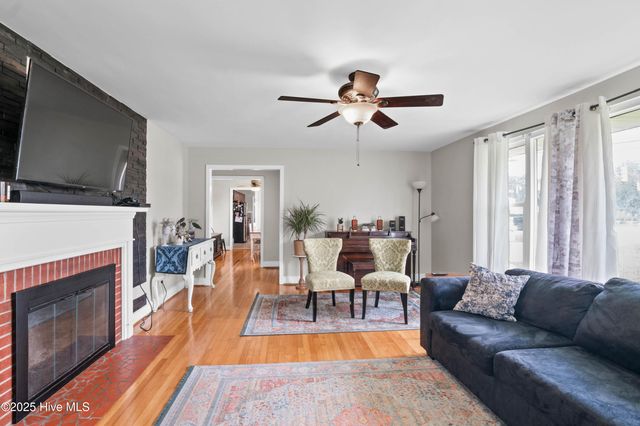 813 Henderson Drive, Jacksonville, NC 28540