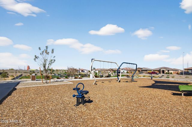 8114 E PETUNIA Avenue, Mesa, AZ 85212