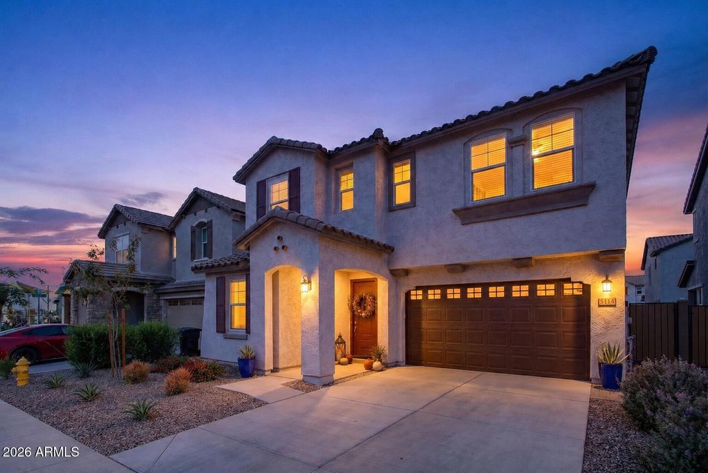 8114 E PETUNIA Avenue, Mesa, AZ 85212
