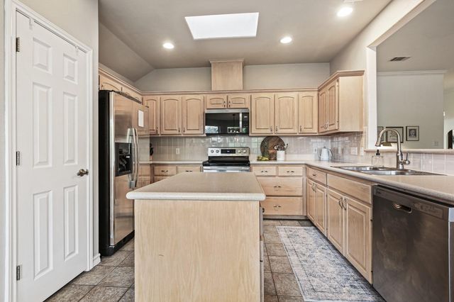 21105 Newport CV, Lago Vista, TX 78645