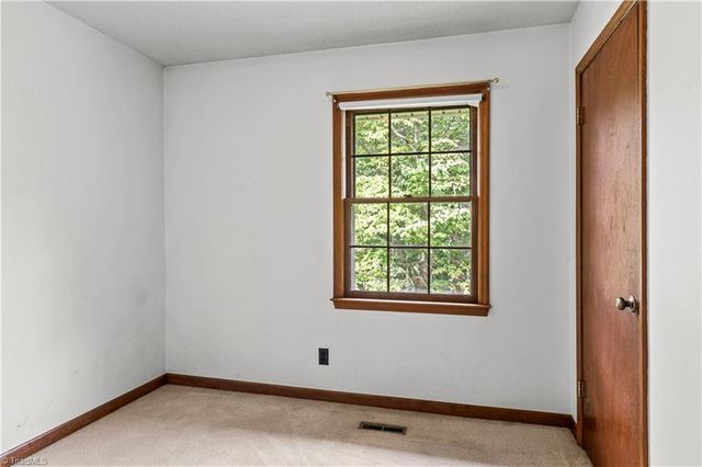 210 Knoxwood Road, Winston-salem, NC 27107
